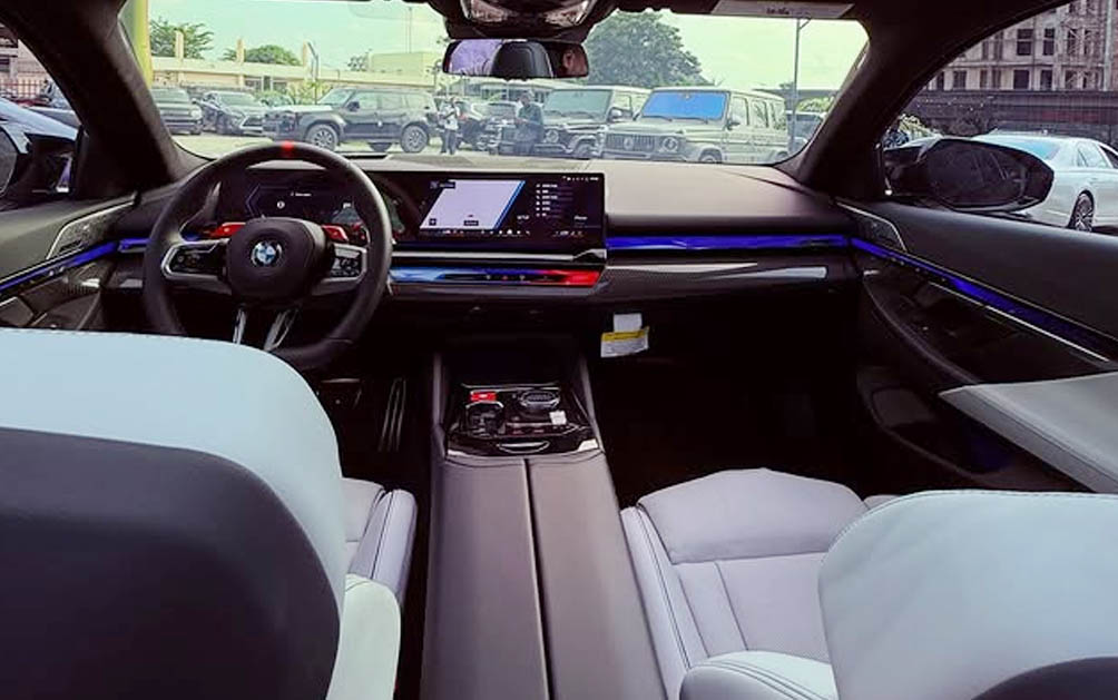 2025 BMW M5 interior
